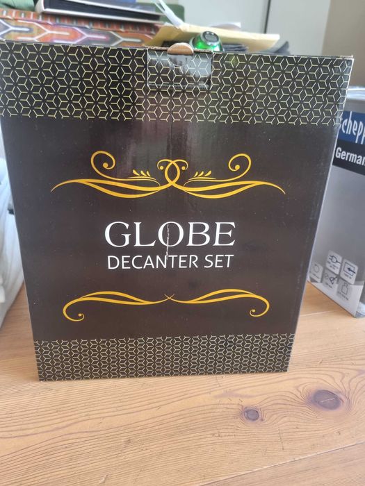Set Decantor pentru băuturi și 2 pahare