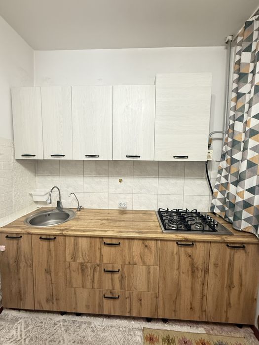 Продам кухонный гарнитур + газовая поверхность, смеситель+раковина