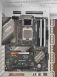 Процесор AMD Ryzen и Дънна платка MIS