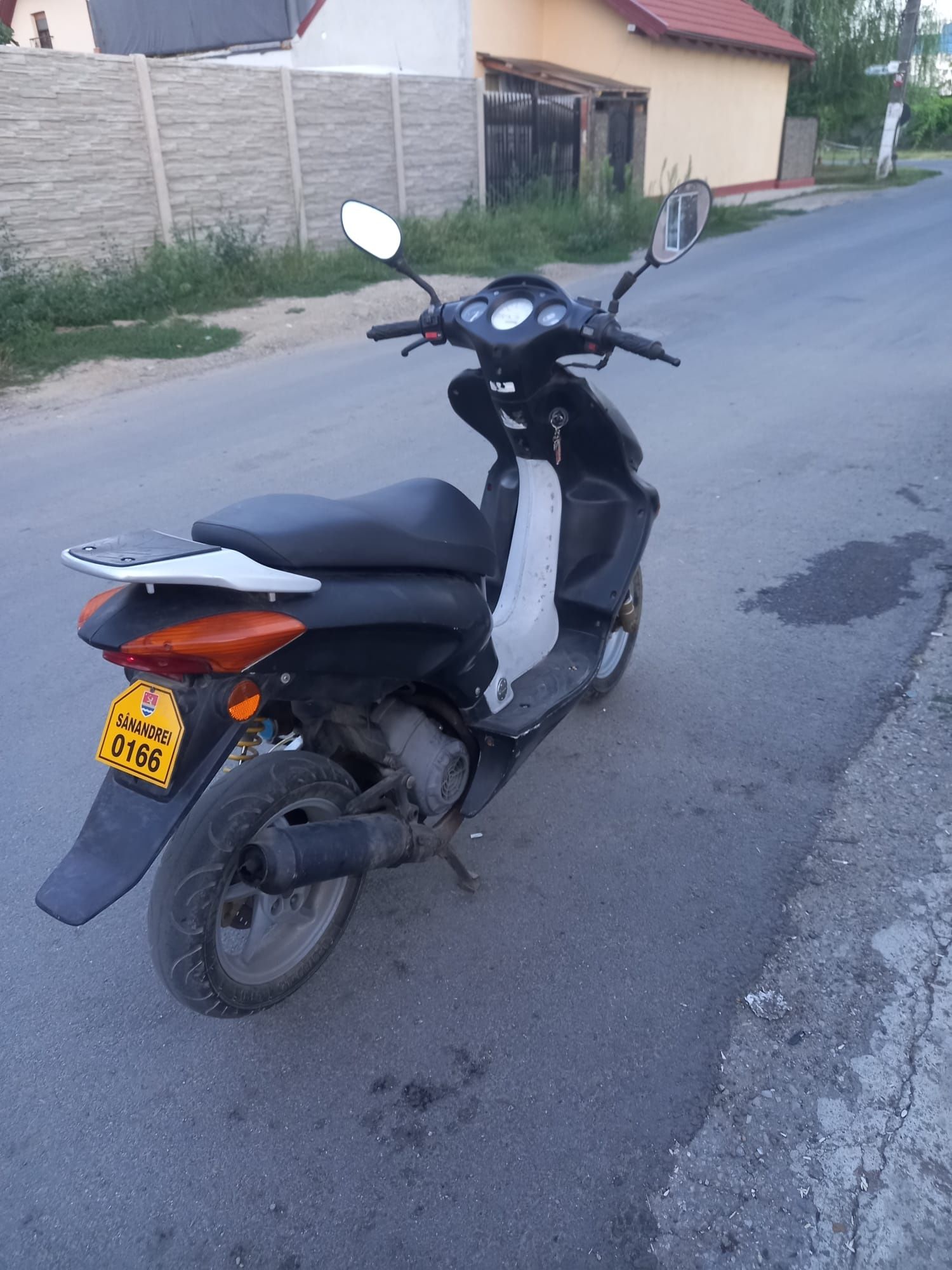 Vând scuter 4.9 Honda