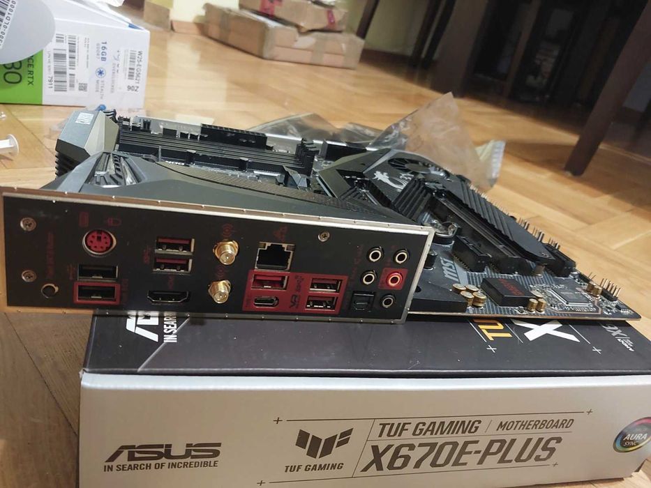 MSI X570 Gaming Pro CARBON Wi-Fi (със забележка)