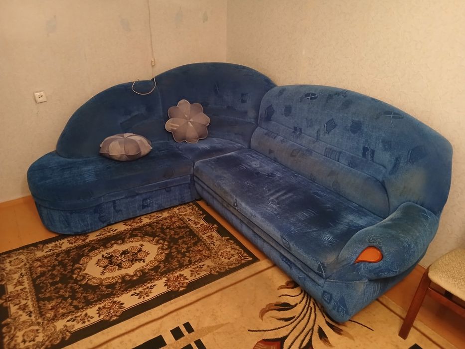Диван угловой в хорошем состоянии