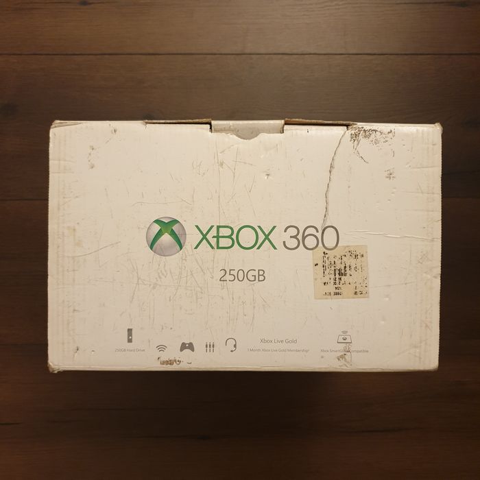 Xbox 360 E 250Gb complet la cutie