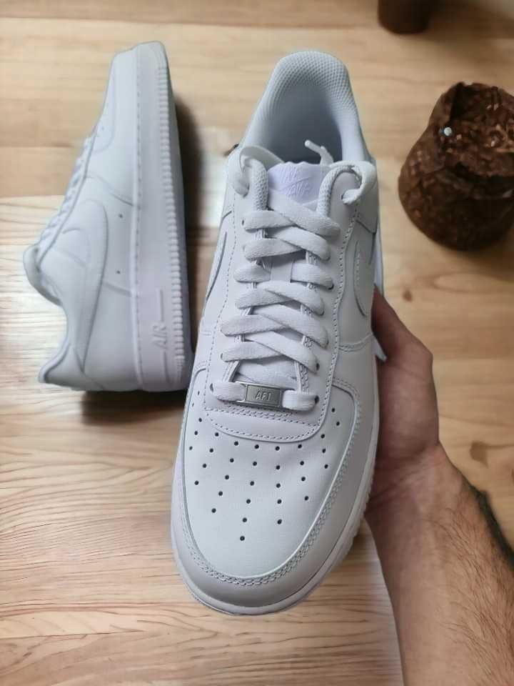 Nike Air Force 1 Triple White