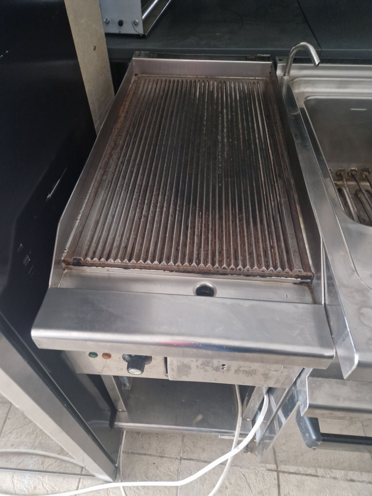 Gratar electric la.380v, neted sau striat