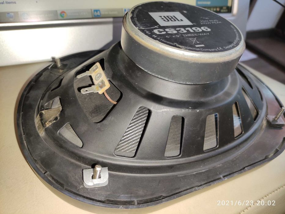 Boxe auto JBL 6” x 9” 2 bucati cu 3 cai. Putere 70W RMS / 210W Peak