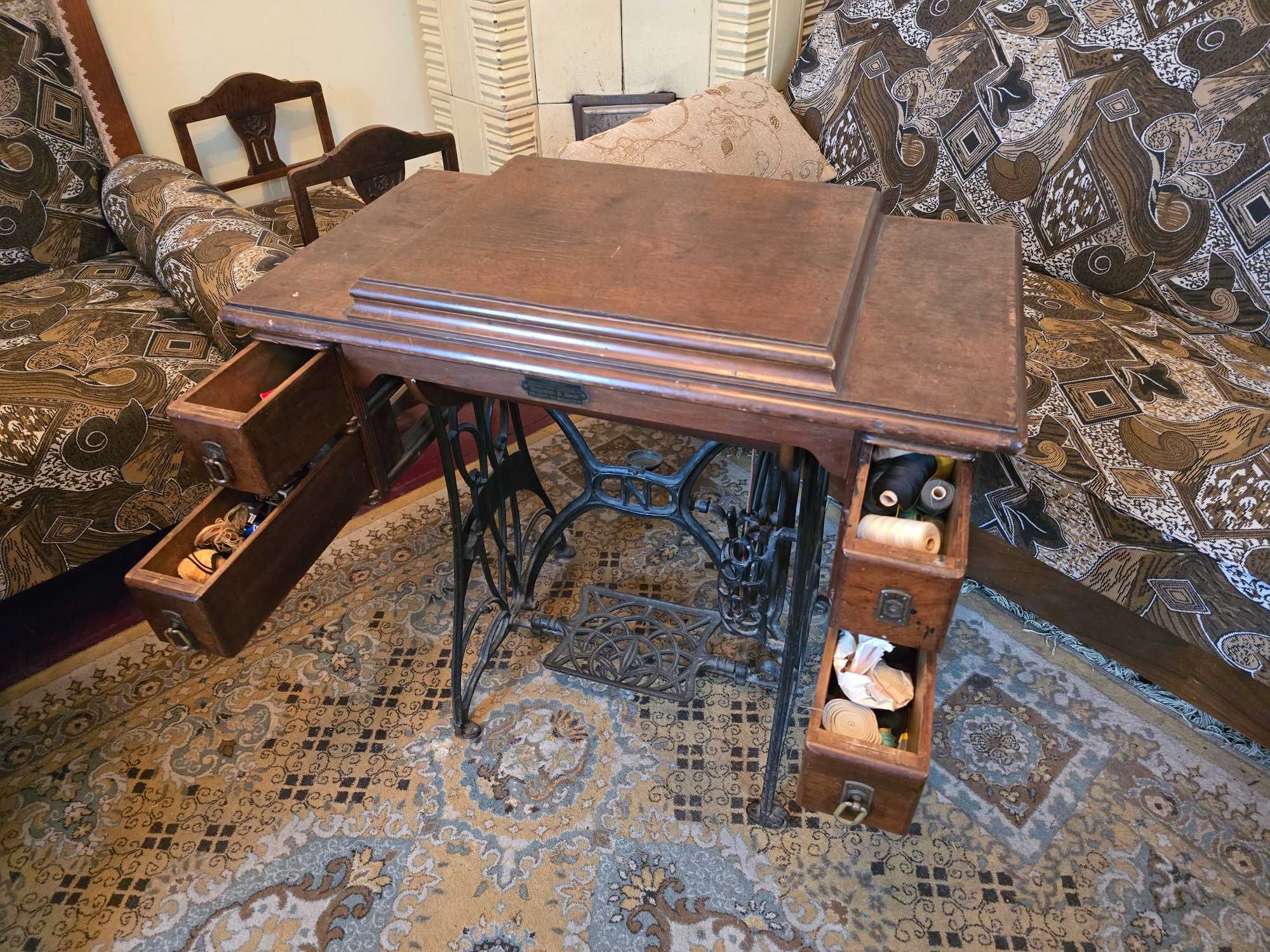 Masina de cusut Naumann - impecabila, functionala