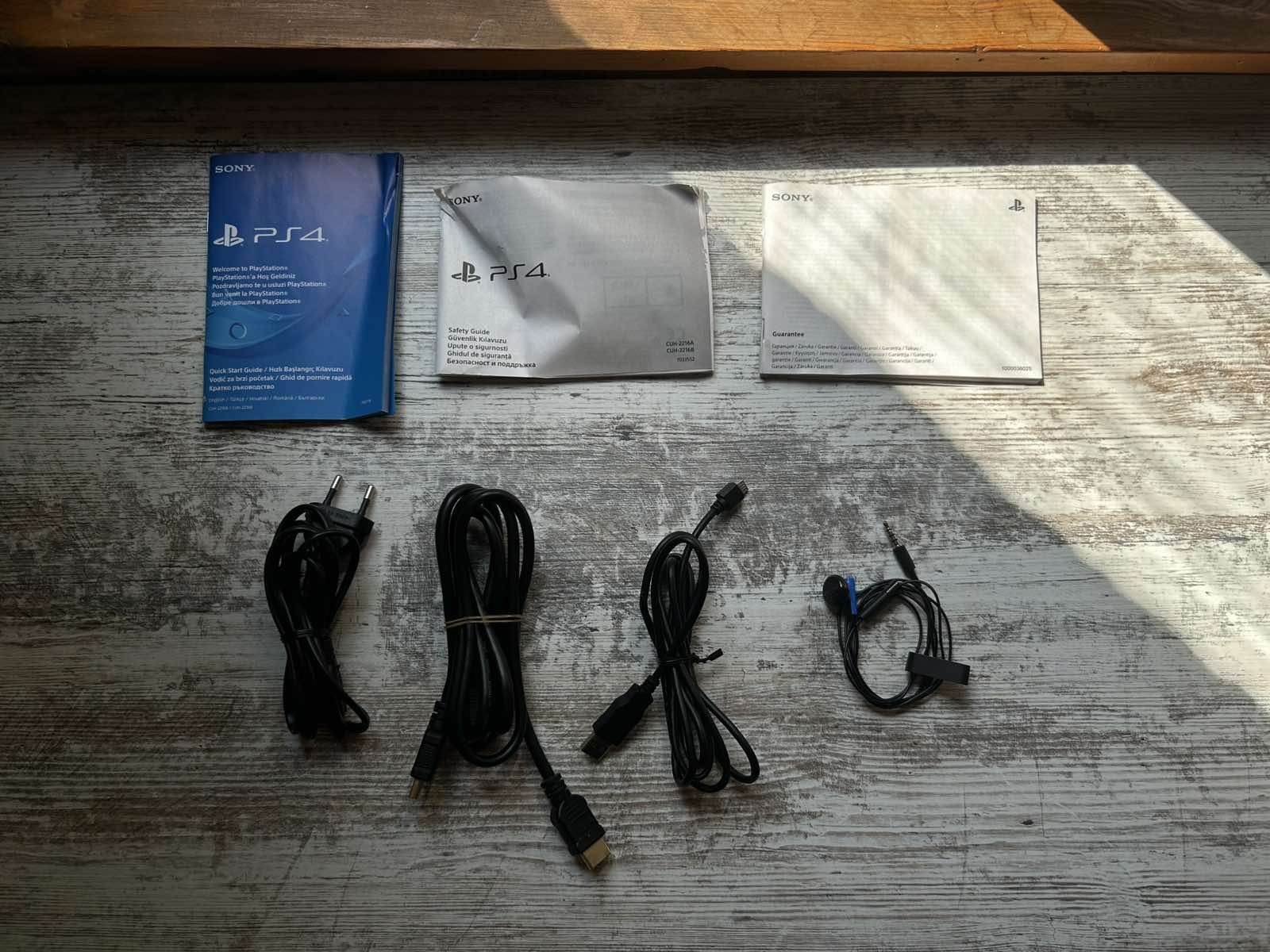 !КАТО НОВ! PlayStation 4 Slim 500GB + Джойстик + 2 Игри