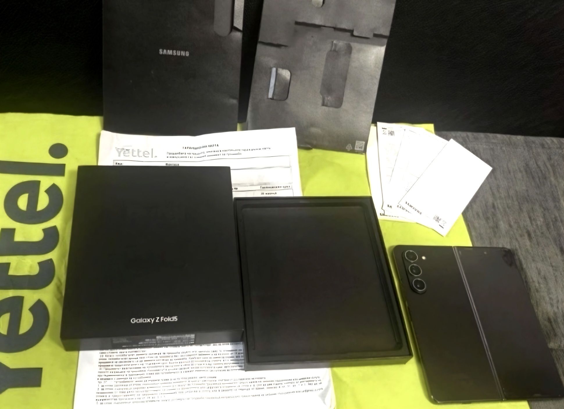 КАТО НОВ 256GB Samsung Z Fold 5 Yettel Гаранция 3г. 2026 Black / Черен