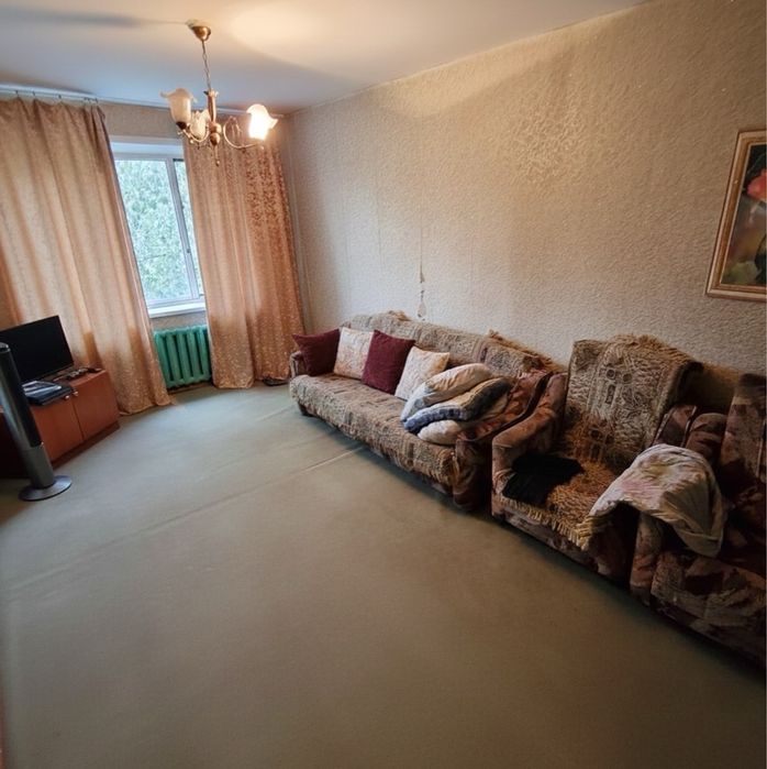 Продам двухкомнатную квартиру в 4 мкрн.