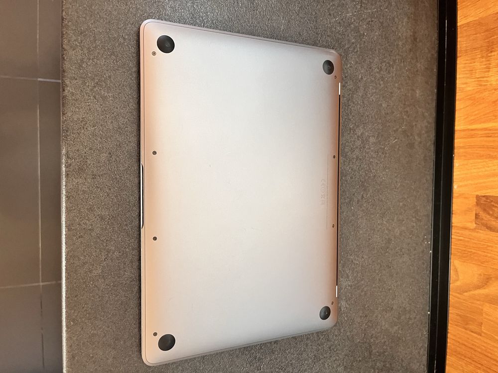 Macbook air в много добро състояние