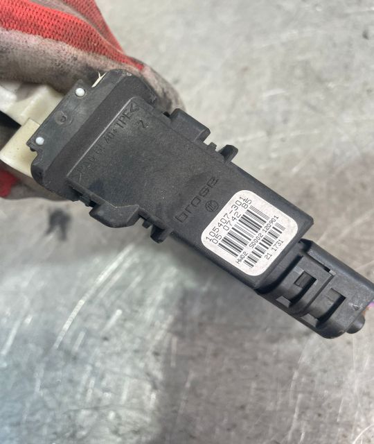 Motoras macara geam spate dreapta 105407 301 Volkswagen VW Passat B5.