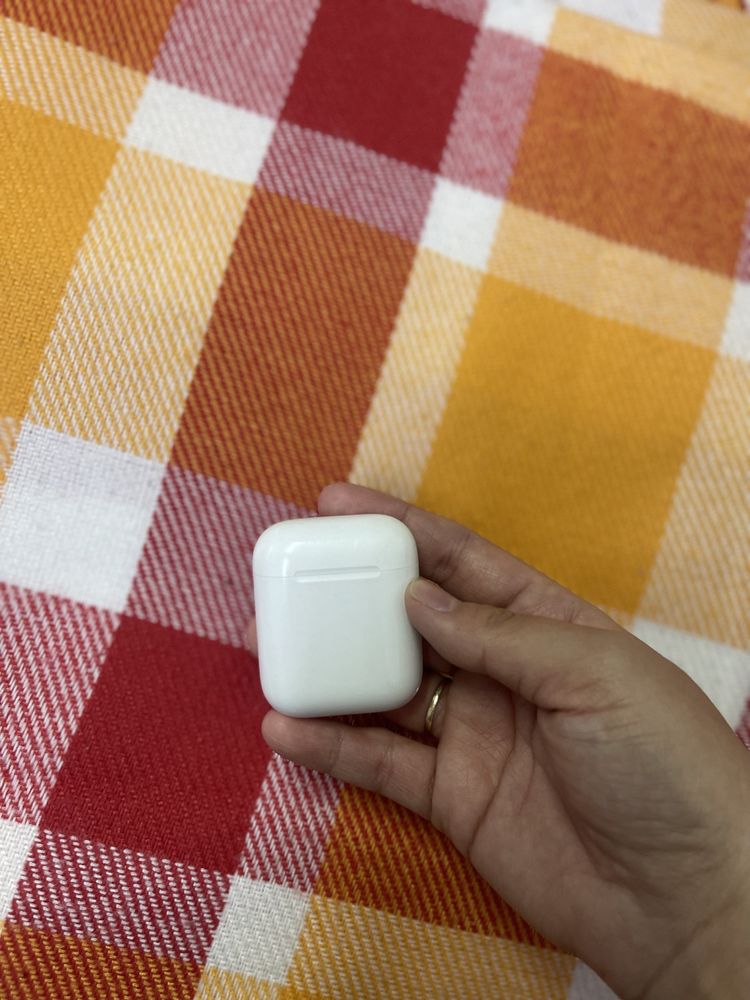 Продаётся наушник AirPods оригинал, серия-2