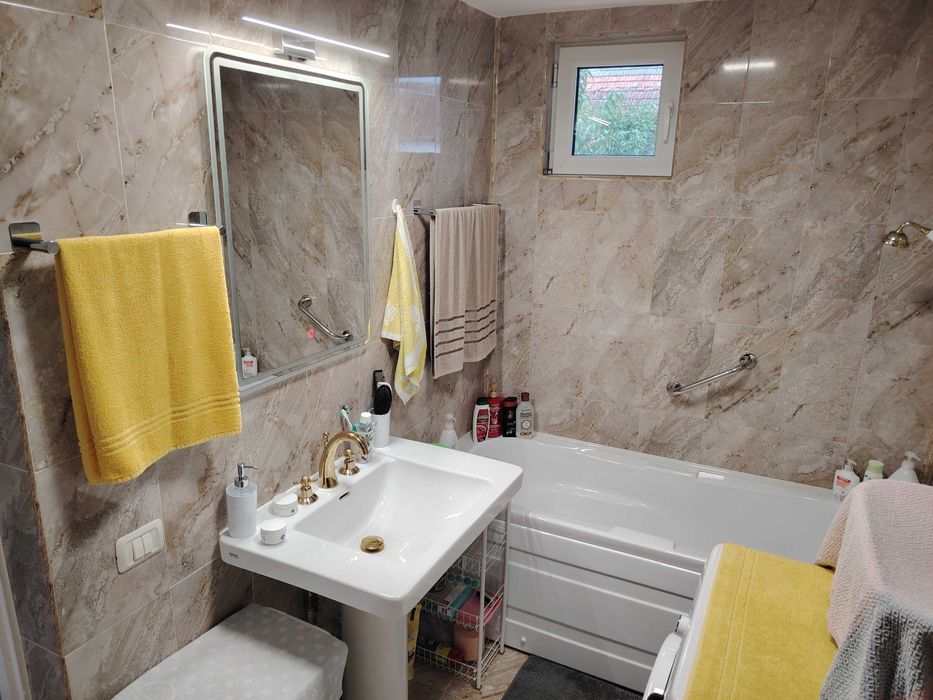 Casa pitoreasca la tara