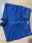 Pantaloni scurți
