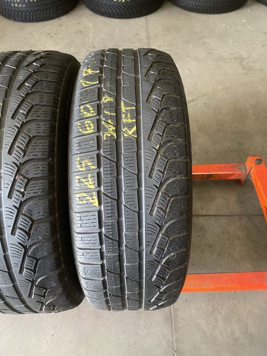 Anvelope iarna 225/60/17 Pirelli Sottozero 2 RFT 225 60 17 R17