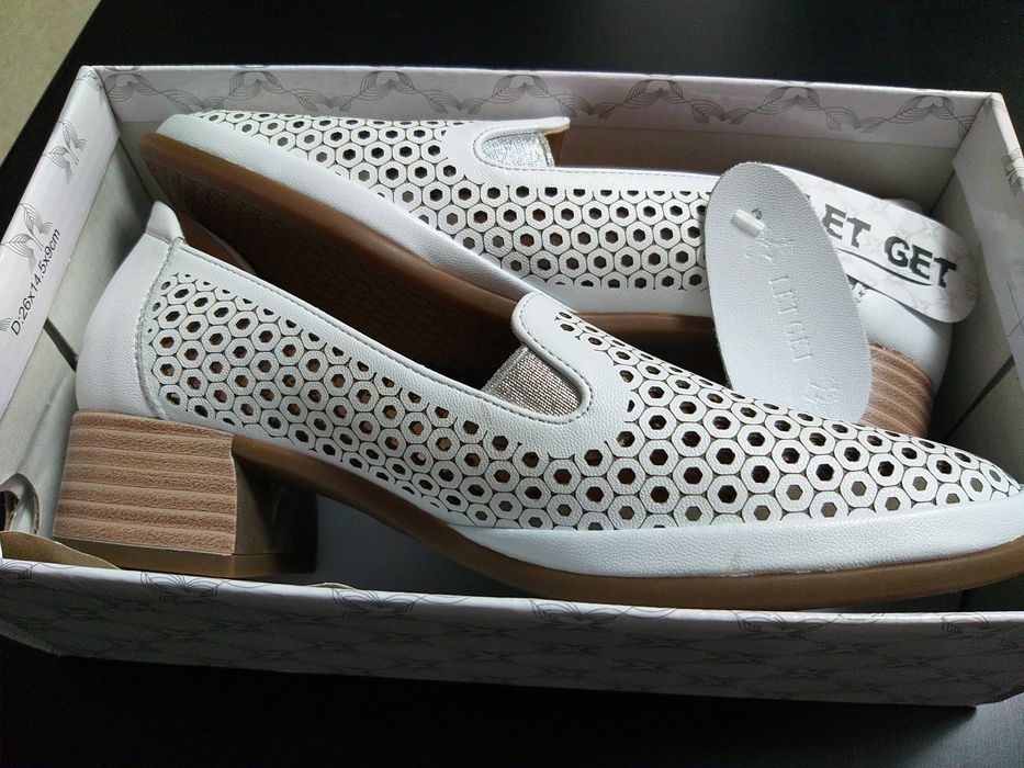 Обувки бели нов.36