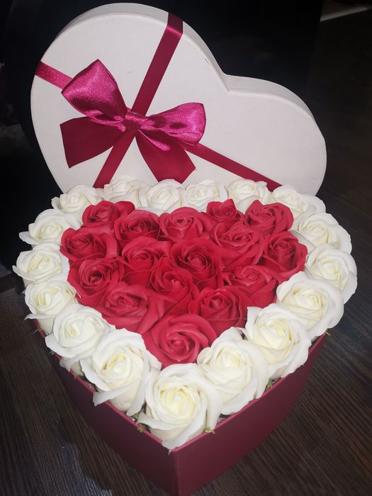 Aranjamente deosebite din flori de sapun plus ursuleți