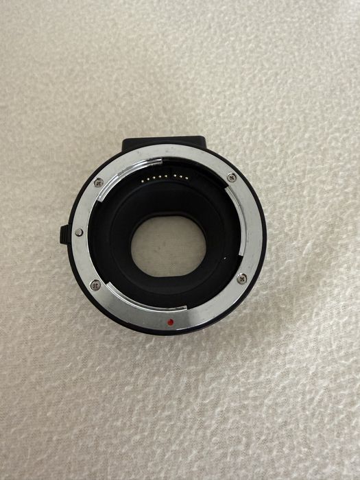 Adaptorul obiectivelor Canon EF / EFS pentru camera EF M