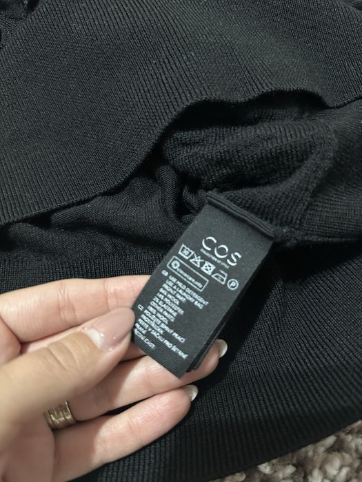 Bluza / pulover negru COS marimea M