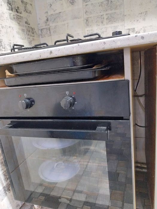 Pachet Cuptor incorporabil electric si plita gaz