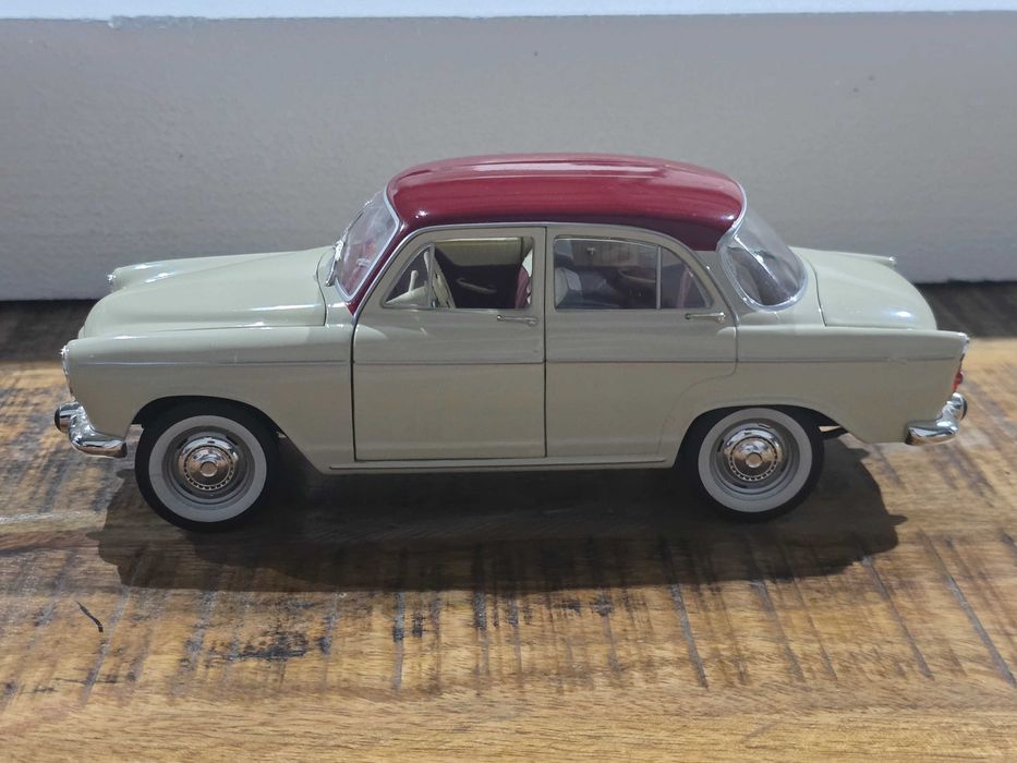 Macheta Auto 1/18 NOREV Simca Aronde P60