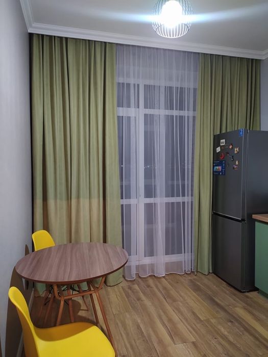 Продам стол и стулья за 60 тыс тенге все вместе