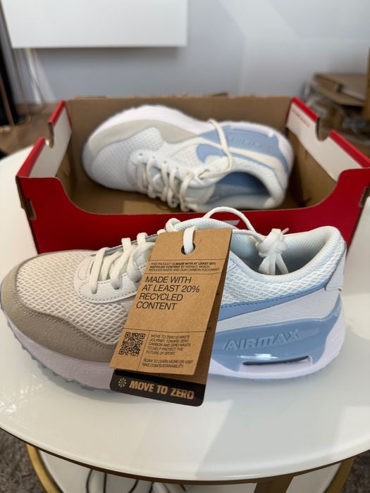 Vand adidasi Nike 100% originali 37,5