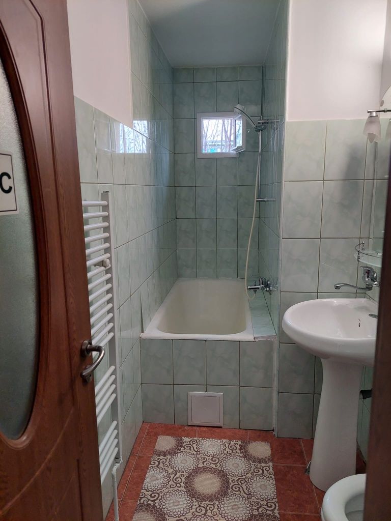 Închiriez apartament cu 3 camere