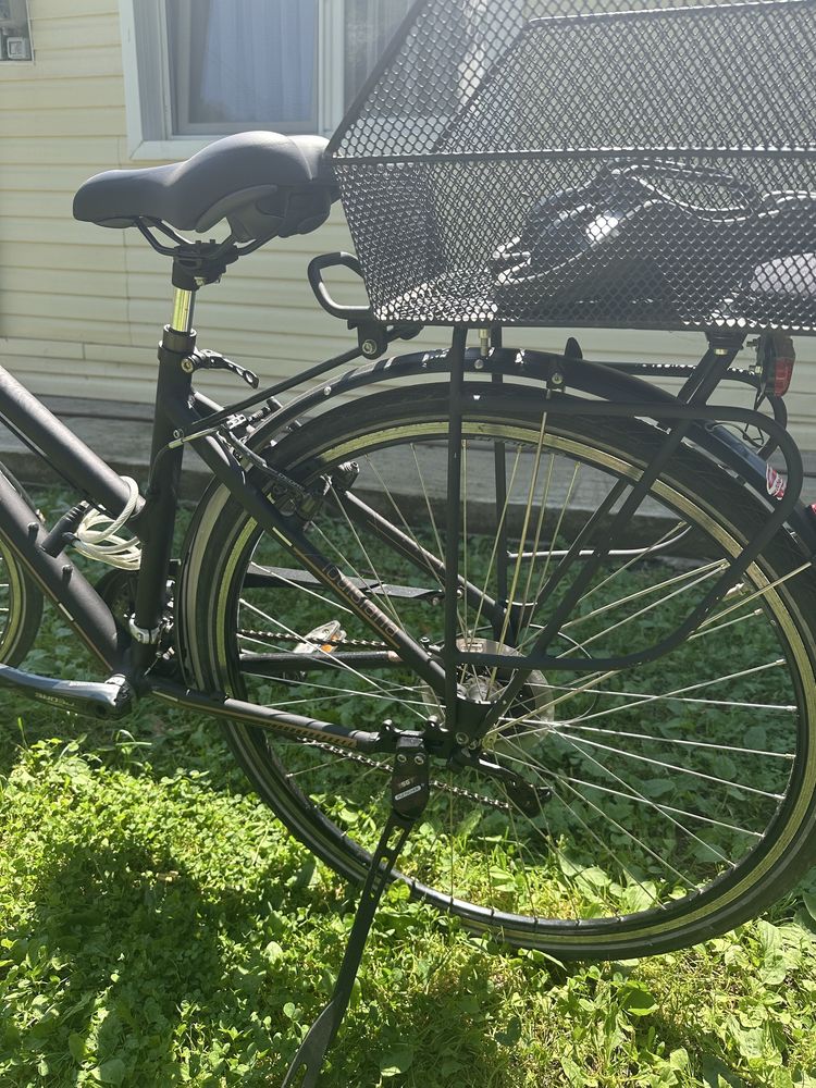Bicicleta  fara defecte merge foate bine este ca noua