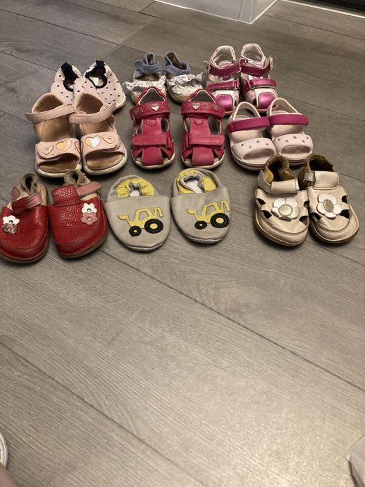 Vand sandale si papuci de casa fetite