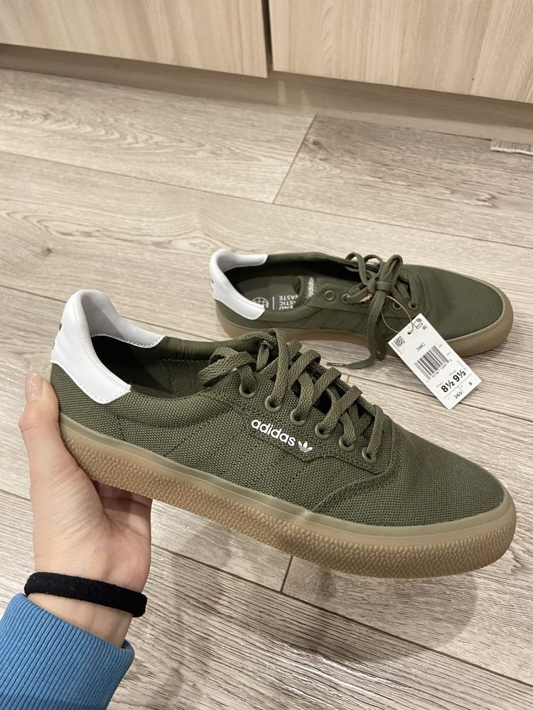 Продам новые кеды Adidas Original. Размер 42.