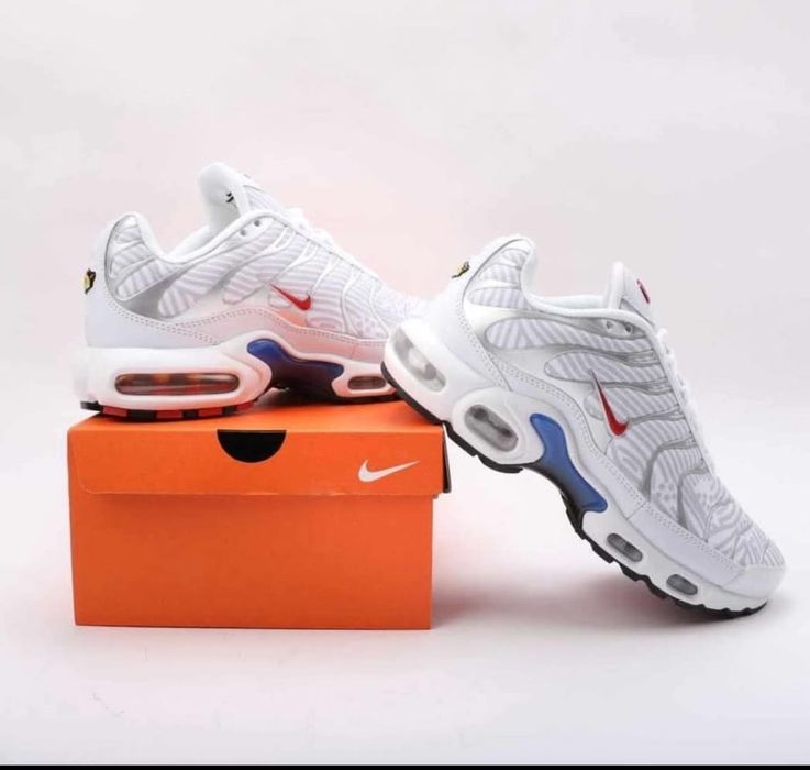 Adidasi nike Tn ..
