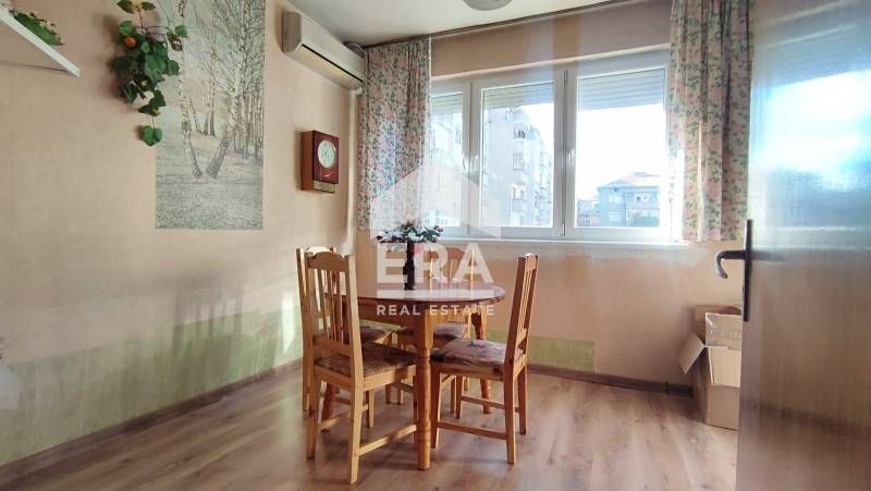 Тристаен апартамент в централната част на гр. Сандански