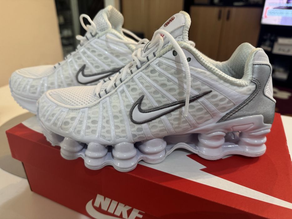 Nike Shox 38,5. Purtati o singura data. Arata impecabil