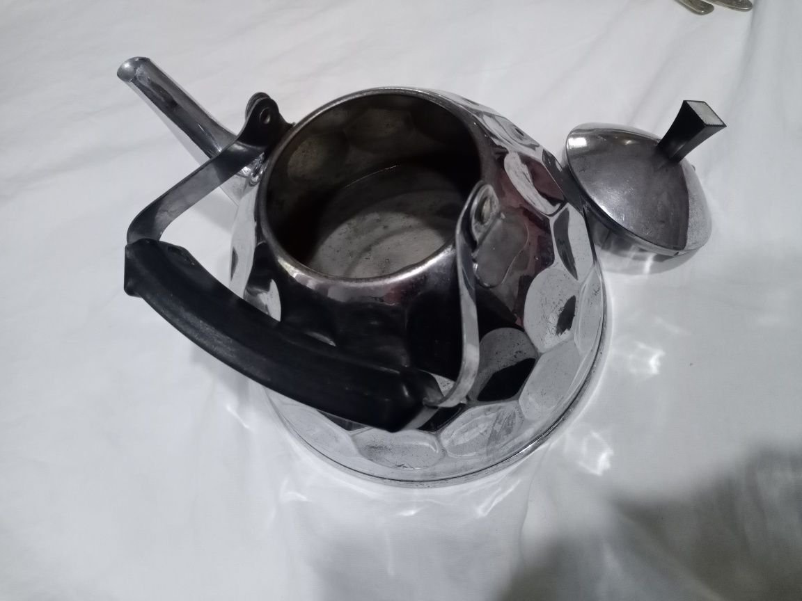 Чайники мельхиоровые 0,5л.,0,75л,1,2л,2л. ,ложки мельхиоровые.Нержавка