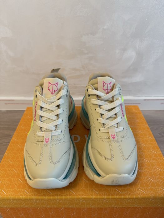 Adidasi Naked Wolfe 37