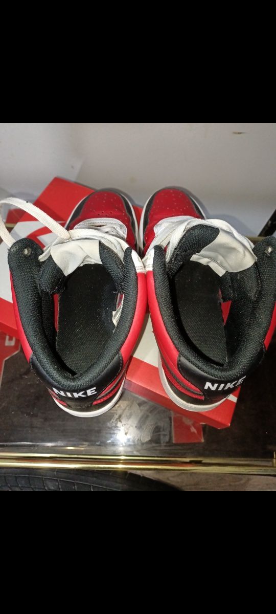 VAND URGENT Nike court  42,5