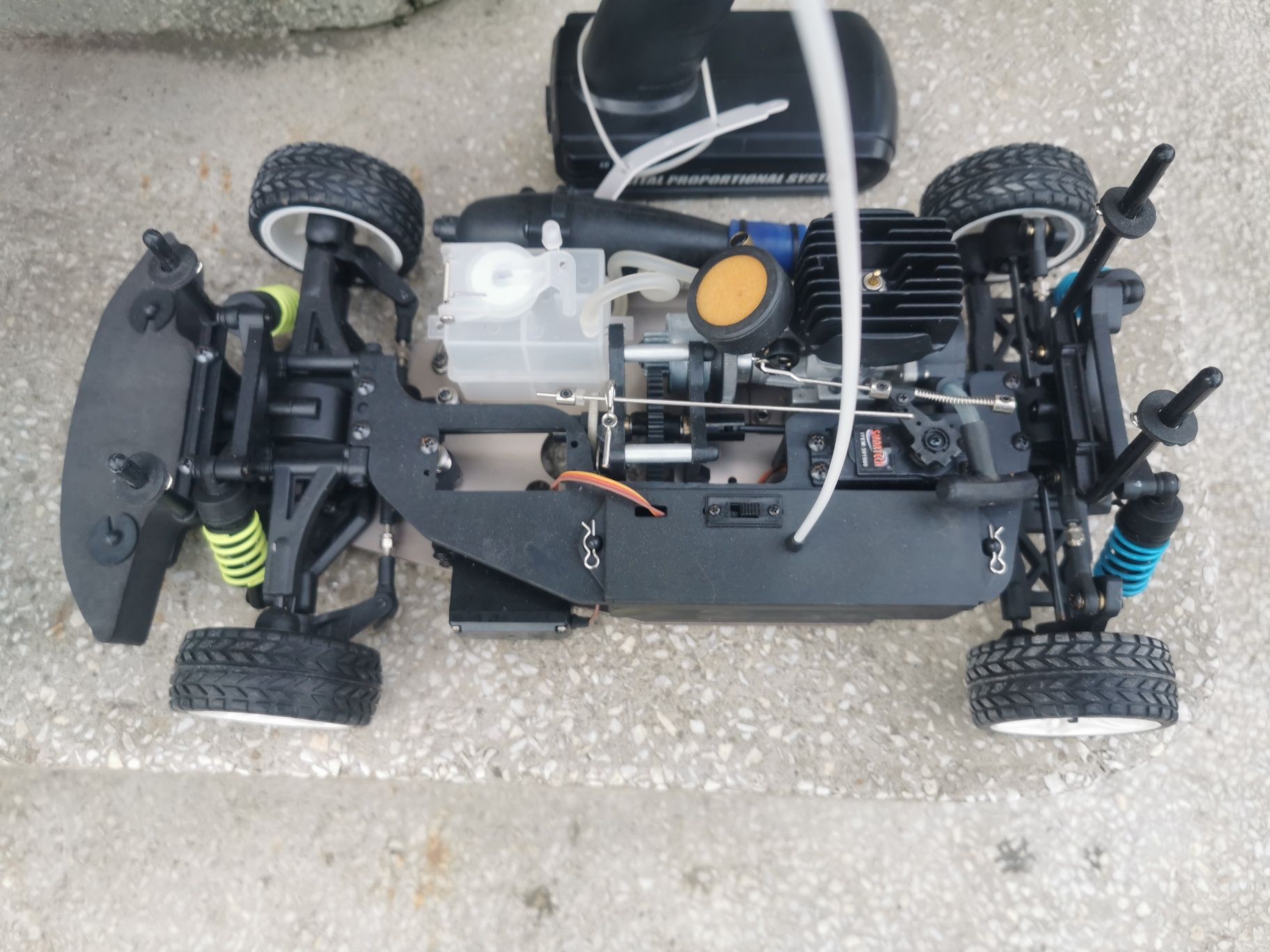 Mașinuța RC 4x4, motor termic