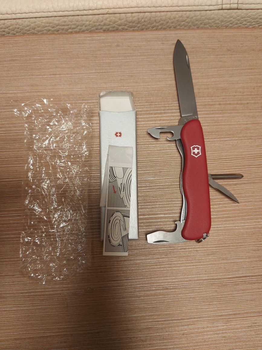 Чисто нов оригинален нож на Victorinox.