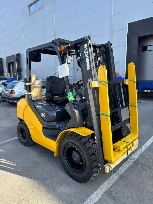 Дизельный погрузчик Komatsu FD30T-17