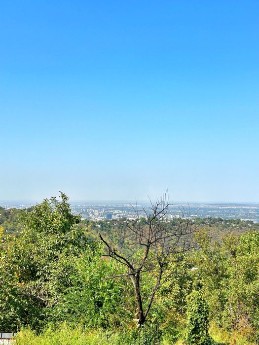 Участок на горе с панорамным видом на город