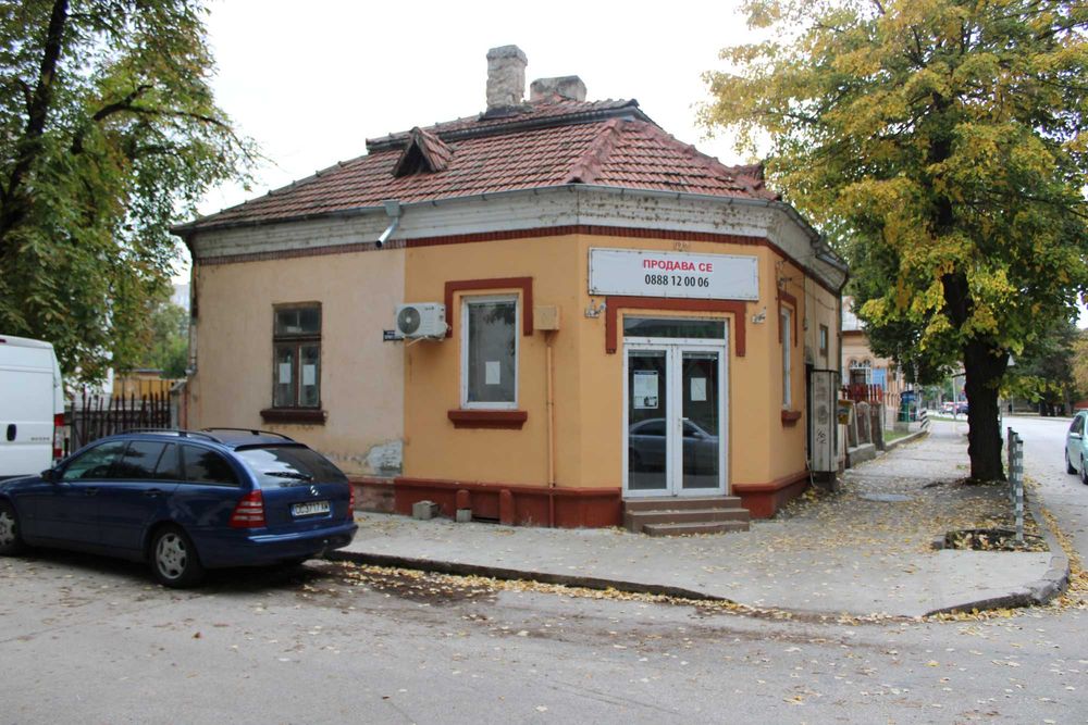 Продава жилищна сграда с магазин в Силистра