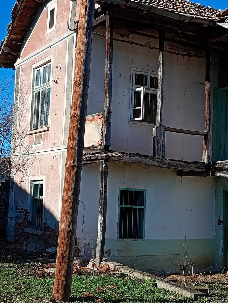 Продава се Къща в Враца, Център - 1 кв.м за 1275 €/кв.м - Снимка #7