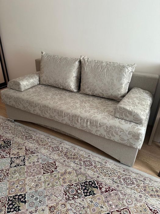 Продам светлый диван