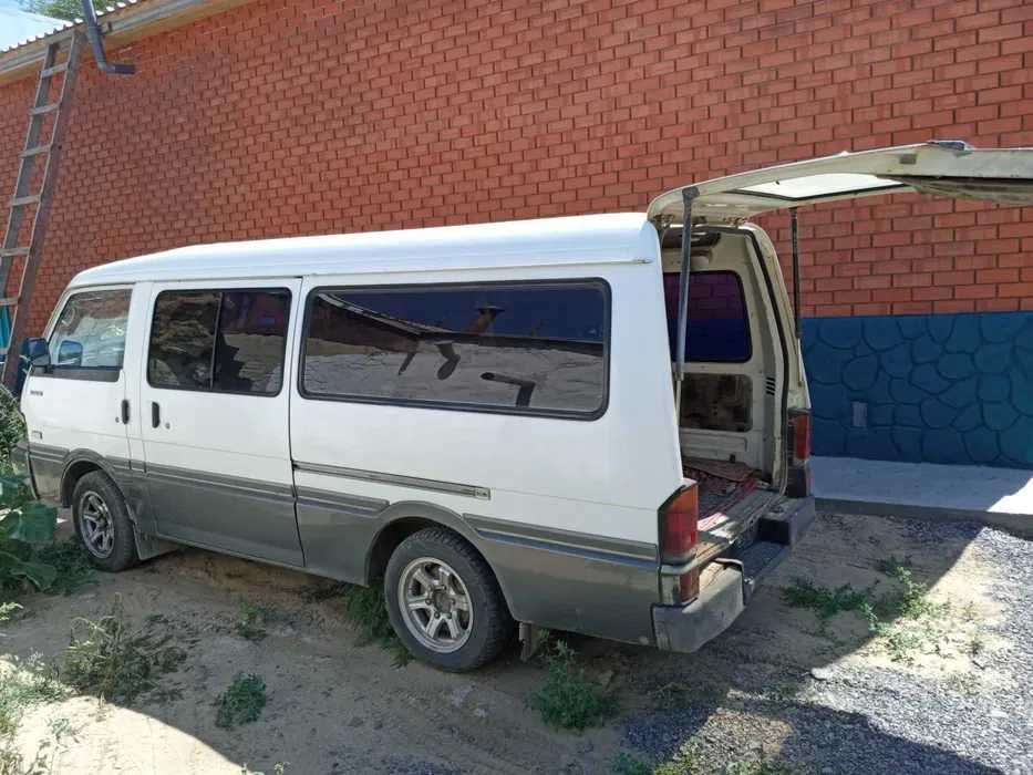 Срочно продам Мазда бонго 2,2 дизель, минивэн