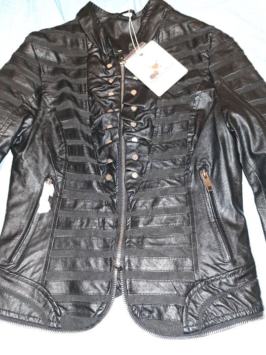 Уникално кожено яке от изкуствена кожа.