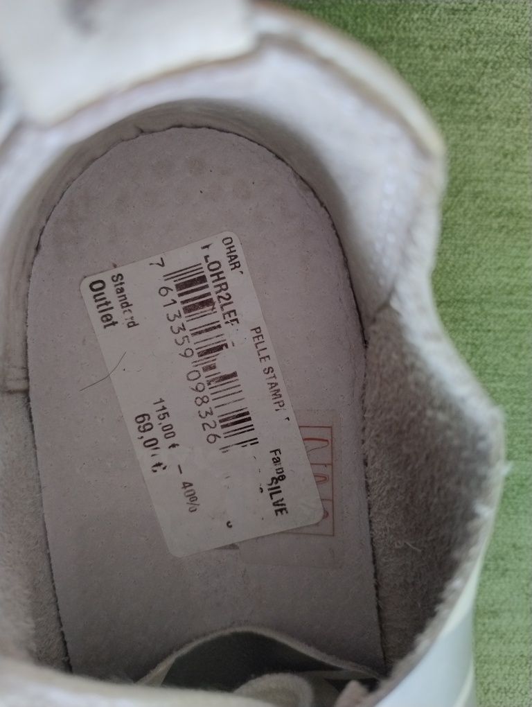 Оригинални обувки Guess