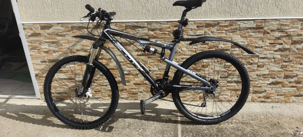 Bicicleta MTB Scott Spark, dubla suspensie