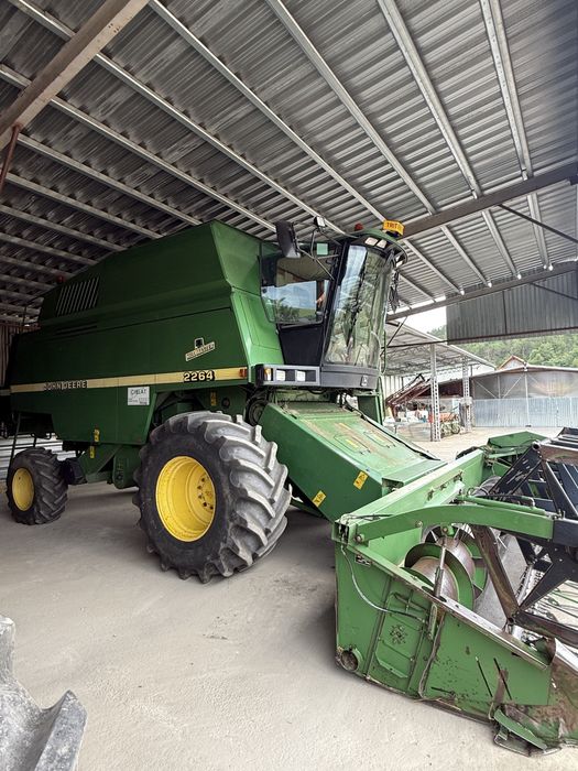 Combina John deere 2264 Hillmaster de panta